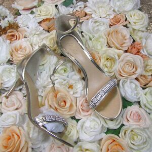 NIB Badgley Mischka sparkly Silver heels 7.5